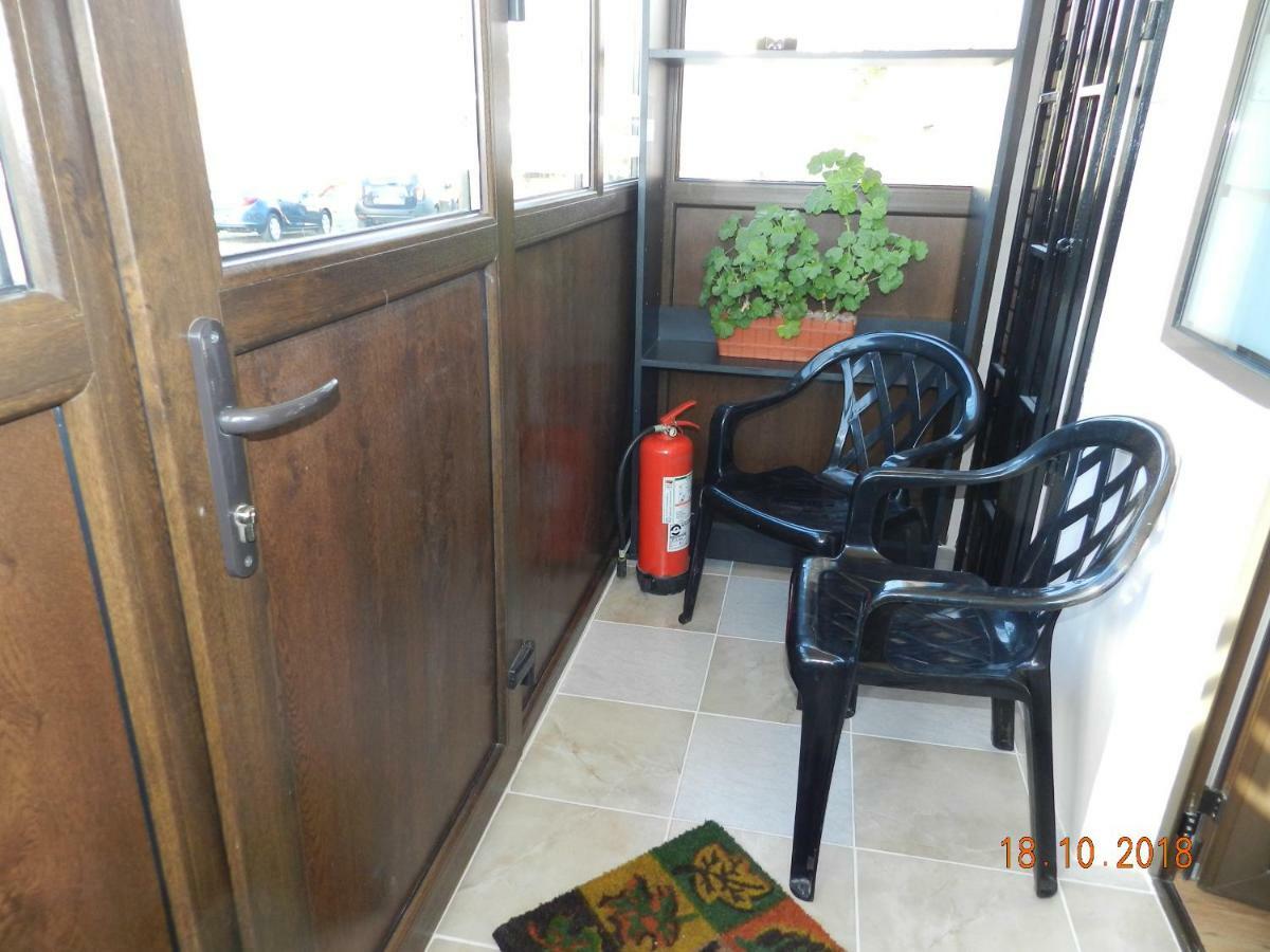 Apartament Cristina Cu Doua Dormitoare & Balcon & Parcare Proprie Onesti Exterior foto